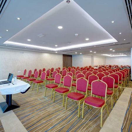 Center Hotel Шарджа Екстер'єр фото
