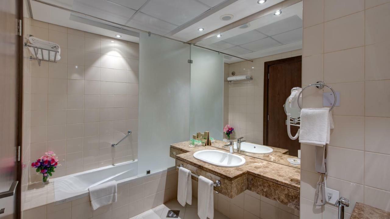 Center Hotel Шарджа Екстер'єр фото